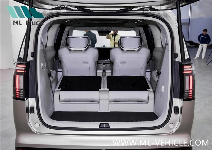 VOLVO EM90
