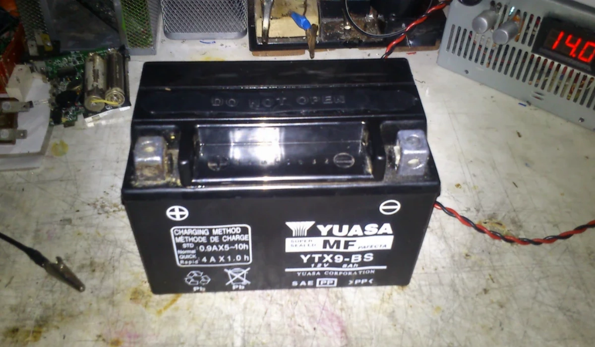 Metodi per ripristinare una batteria al piombo-acido al 100%