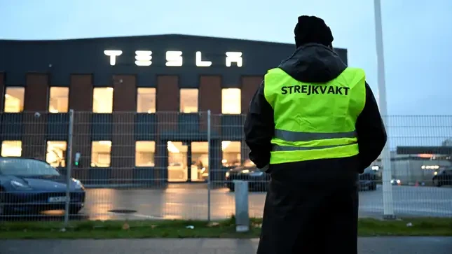 Tesla ha adottato misure per impedire ai lavoratori di formare sindacati