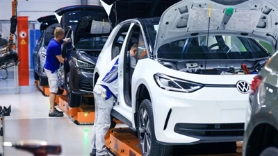 L'utilizzo della capacità nell'industria automobilistica tedesca scende a cir...