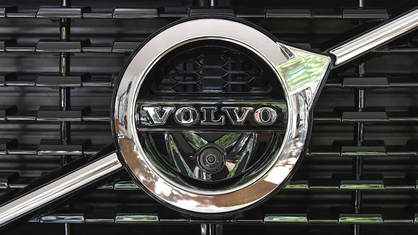 Volvo Cars riduce nuovamente il margine di profitto e le previsioni sui ricavi
