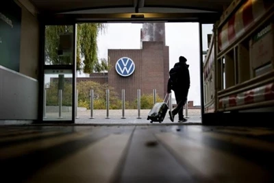 Il sindacato del gruppo Volkswagen chiede uno sciopero a dicembre in mezzo ai...