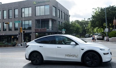 Tesla lancia il servizio robotaxi autonomo in Texas e inizia a trasportare pa...